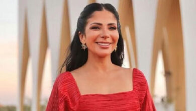 الفنانة منى زكي