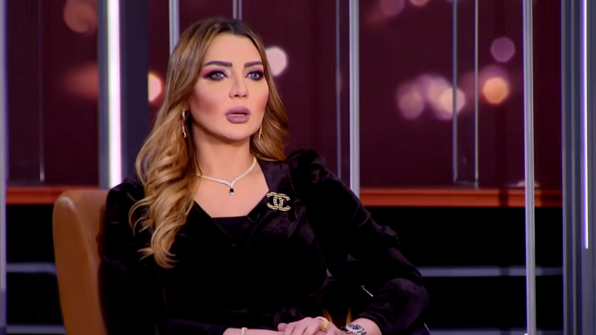 بعد صدمة صورها.. القصة الكاملة لتشوه وجه الفنانة عبير أحمد بسبب عملية تجميل