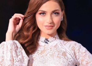 “عاشقة للتريند”.. رواد مواقع التواصل يسخرون من ياسمين عز بعد ارتدائها الحجاب على الهواء