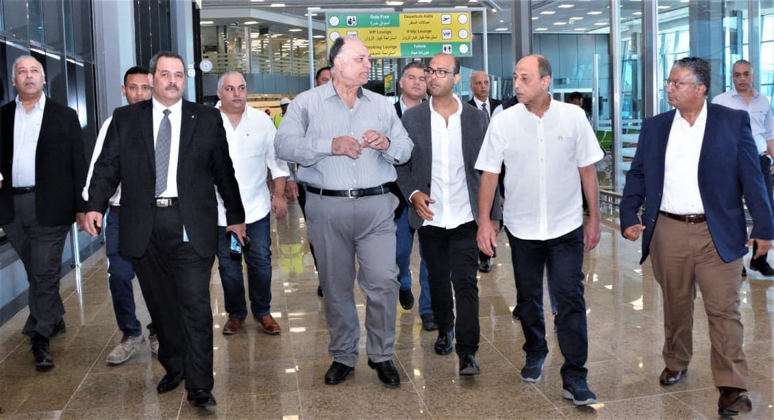 وزير الطيران يوجه بسرعة الانتهاء من أعمال تطوير مطار سفنكس خلال تفقده أعمال توسعته