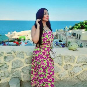  شاهد.. شاهيناز بإطلالة مبهجة على البحر