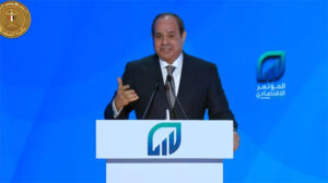 السيسى: فيه خبراء اقتصاد رفضوا يمسكوا الوزارات