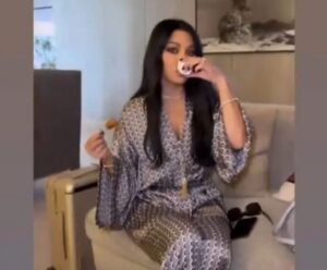 شاهد..هيفاء وهبى بالسعودية استعدادا لحفلتها مع اليسا