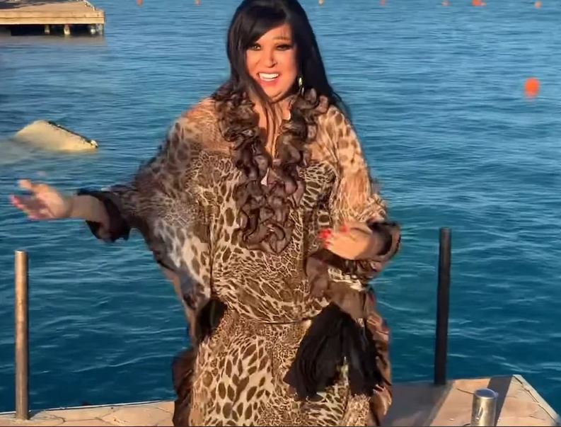 بالفيديو ..وصلة رقص ساخنة لـ فيفي عبده