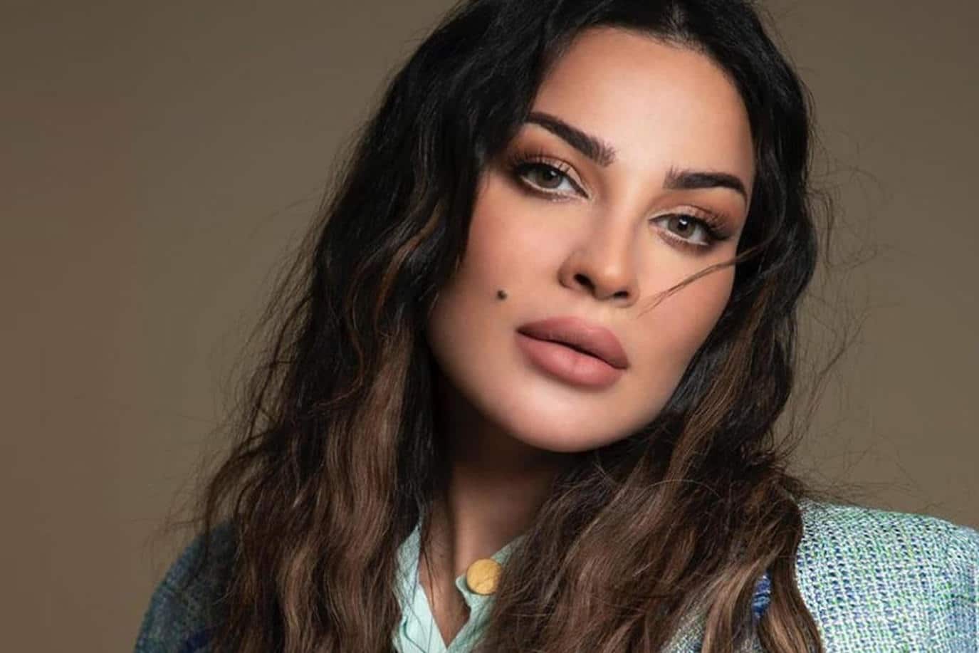 شاهد..نادين نجيم  الدين تتألق بإطلالة جريئة