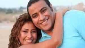 شيرين عبد الوهاب ترفع قضية ضد شقيقها لرفعه سلاح فى وجهها  