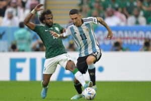السعودية تباغت الأرجنتين بهدفين مع بداية الشوط الثاني