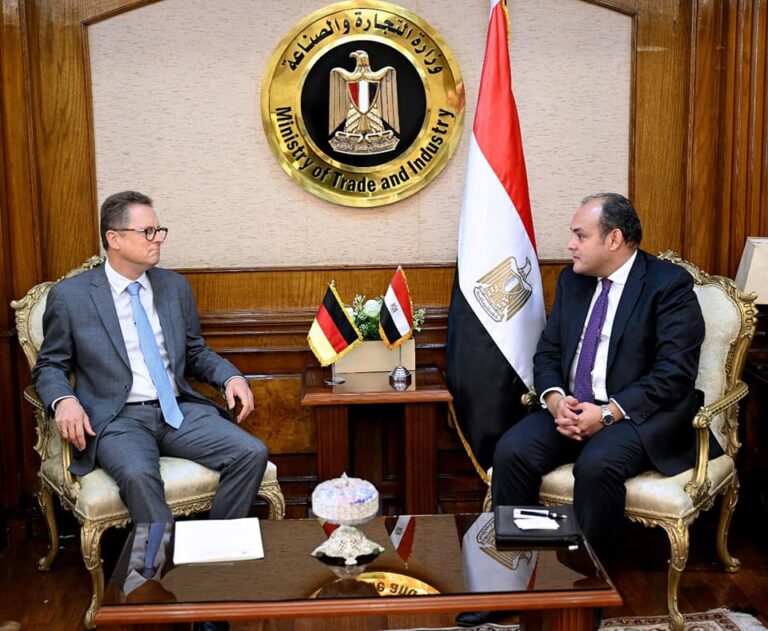 وزير الصناعة وسفير ألمانيا