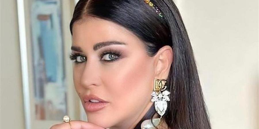 جومانا مراد بإطلالة سوداء تنال إعجاب جمهورها