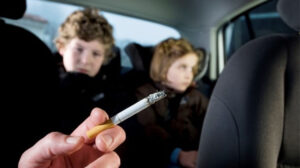 الجلوس مع المدخنين يهدد بالإصابة بسرطان الرئة