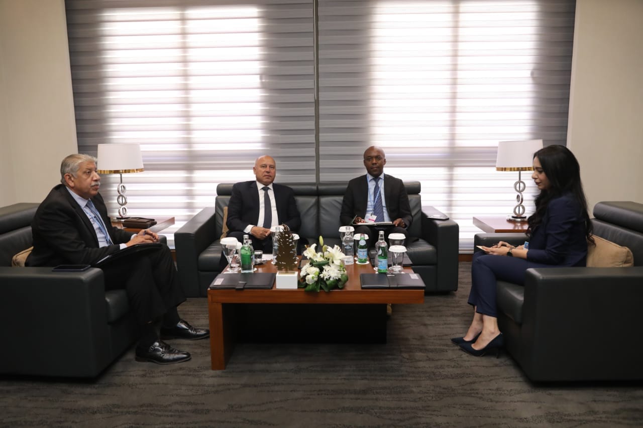 وزير النقل يلتقي وزير البنية التحتية برواندا لبحث تدعيم التعاون المشترك