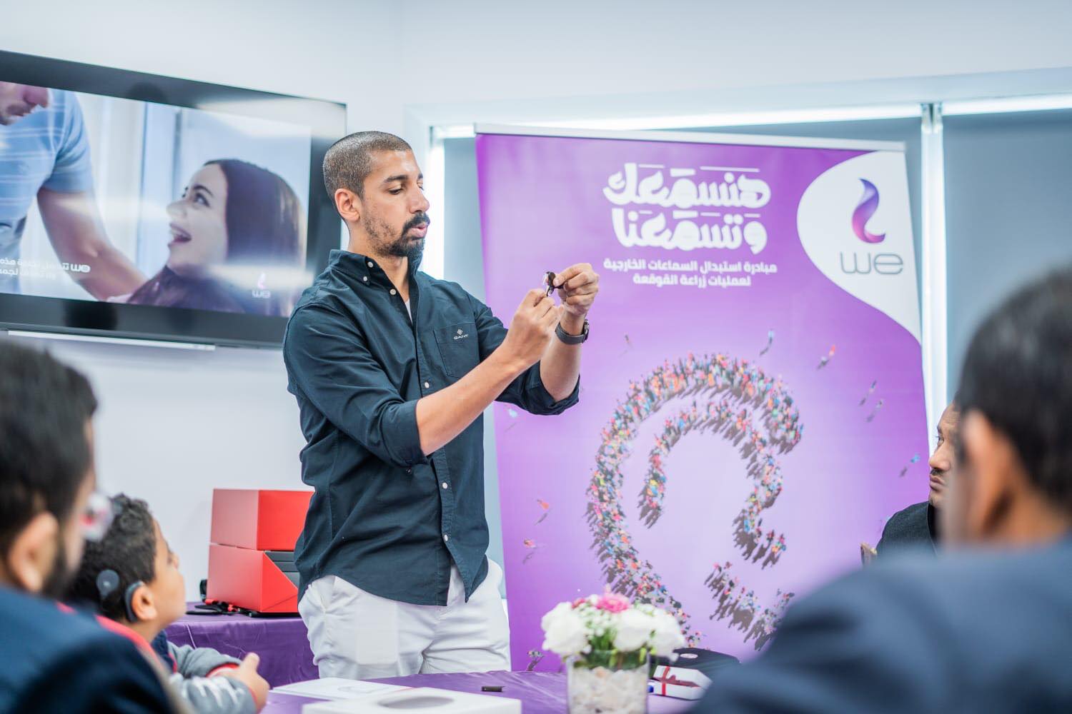 المصرية للاتصالات تبدأ تنفيذ مبادرة لاستبدال السماعة الخارجية لقوقعة الأذن الإلكترونية للأطفال