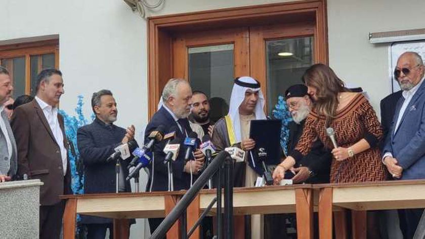  وفاء عامر توجه رسالة شكر لأشرف زكى بعد افتتاح دار مسنين للفنانيين