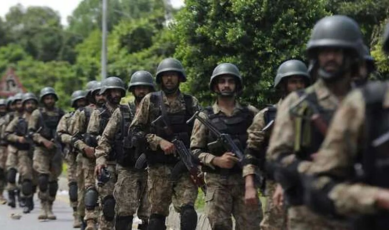 الجيش الباكستاني : إصابة 17 و مقتل 6 مدنيينى بالقصف الأفغاني عبر الحدود