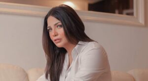 فؤاد المهندس اكتشفني وزوجي التاني حاول يقتلني.. أبرز تصريحات أميرة نايف في “كلام الناس”