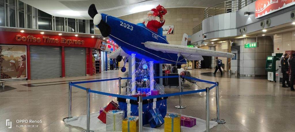 بأشجار الكريسماس والموسيقي.. مطار القاهرة والمطارات المصرية تستعد للعام الجديد