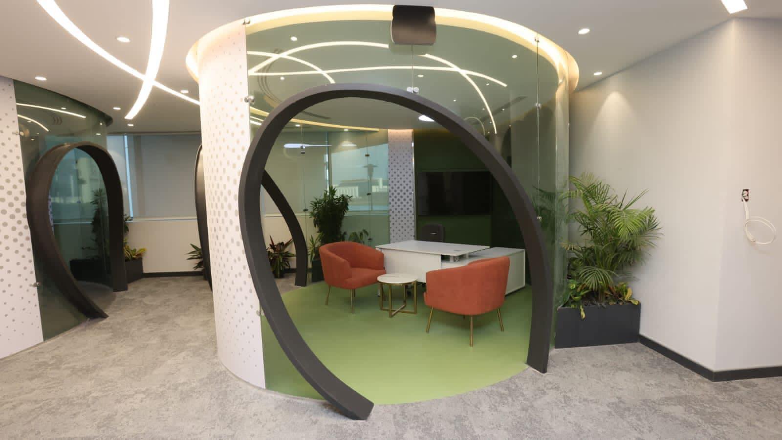 وزير الاتصالات يفتتح مكتب بريد القرية الذكية الجديد