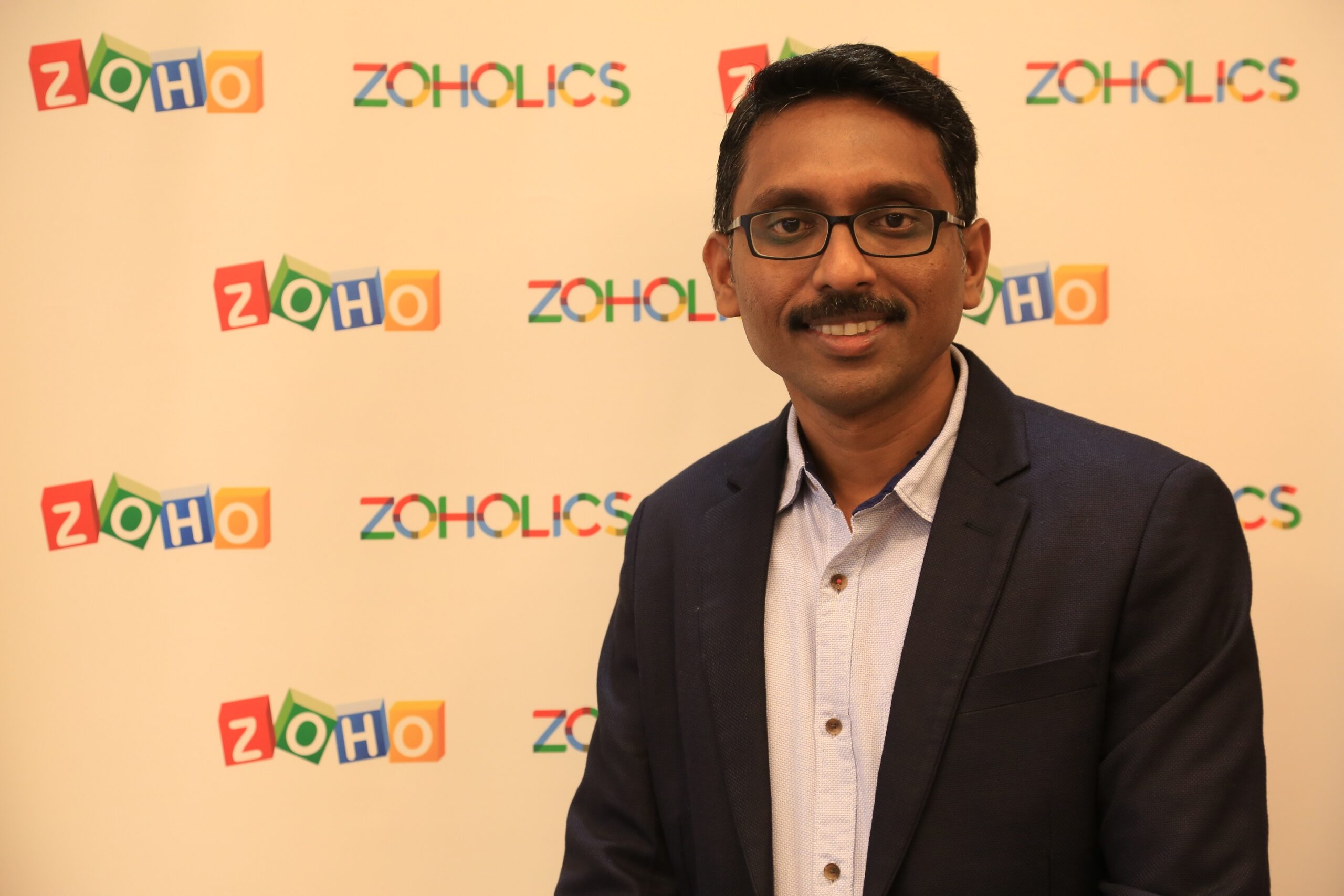 زوهو تكشف عن خاصية “المحادثات المدمجة” وواجهة استخدام محدثة لمنصة خدمة العملاء “زوهو ديسك”