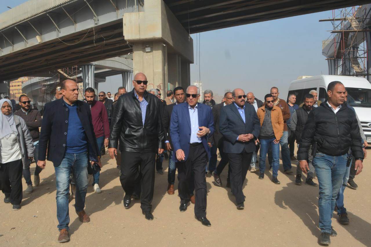 إنشاء كباري مشاه لتسهيل حركة تنقل المواطنين وانشاء ورفع كفاءة الطريق السطحي بمنطقة بشتيل بالجيزة