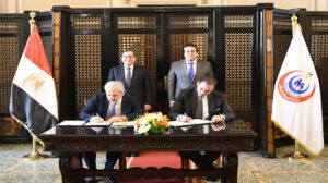 بروتوكول تعاون بين الصحة والبترول ومؤسسة إيني الإيطالية