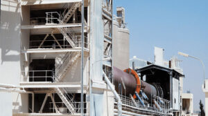 العربية للأسمنت توقع اتفاقية قرض مع البنك الأوروبي لإعادة الإعمار بقيمة 25 مليون جنيه