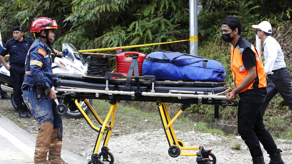 انهيار أرضي في مخيم سياحي بماليزيا ومصرع 16 شخصا وفقدان 17 آخرين