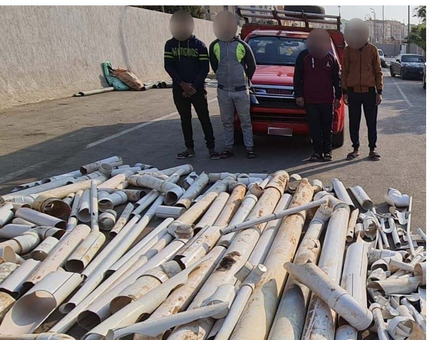 سقوط 5 لصوص لسرقتهم مواسير وكابلات بمدينة بدر والخليفة