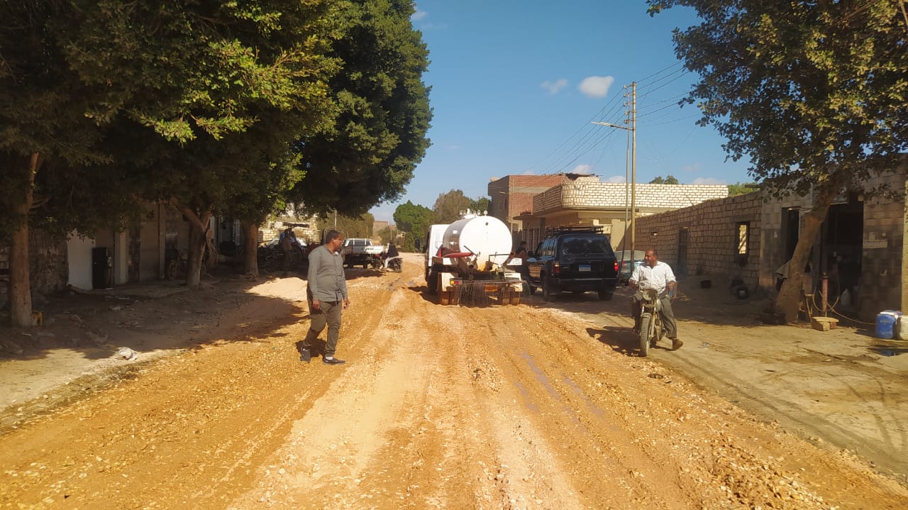 متابعه مشروعات الرصف والتطوير بالواحات والصف والعياط وجنوب بالجيزة