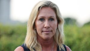  عضو بالكونجرس الأمريكي يعلق على مهاجمة أوكرانيا لشبة جزيرة القرم بالجنون التام