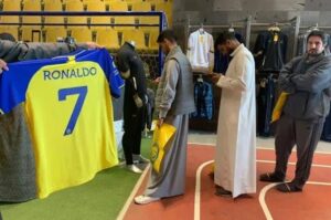  النصر السعودى يحصل على أرباح طائلة من وراء بيع قميص رونالدو