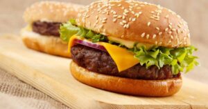 فرحى أطفالك بطريقة عمل  البرجر بطعم الجاهز