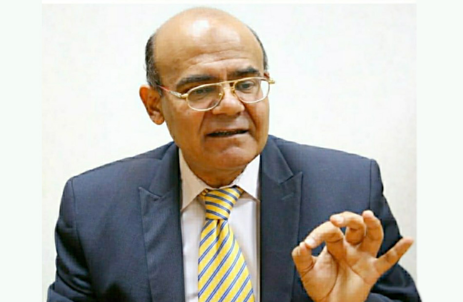 مجدى بدران : الجلوس أكثر من ساعتين على المكتب يسبب 16 مرضًا