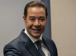 غير راضي عن أدائي دور “العندليب” في “السندريلا”.. أبرز تصريحات مدحت صالح في “حبر سري”