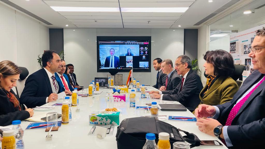 وزير الاتصالات يبحث مع المدير العام للمعهد الوطنى للإلكترونيات بالهند التعاون فى مجال بناء القدرات الرقمية