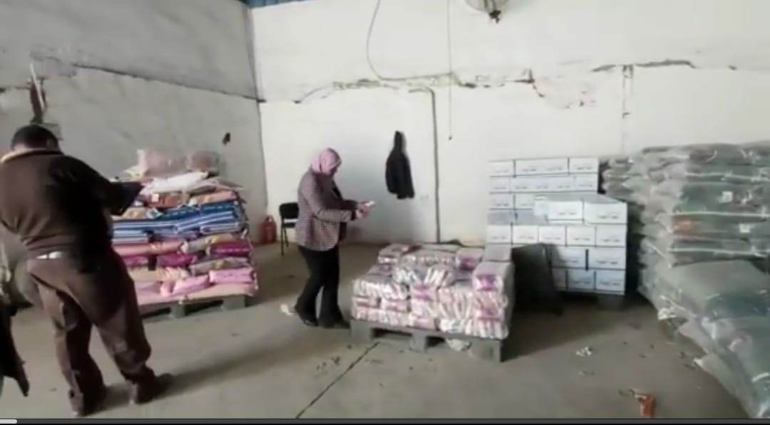 ضبط ٢٥٧ طن سلع غذائية ومواد تموينية و١٧ الف قطعة إكسسوار غير مطابقة للمواصفات بـ ٦ منشات ومخازن مخالفة بأبو النمرس