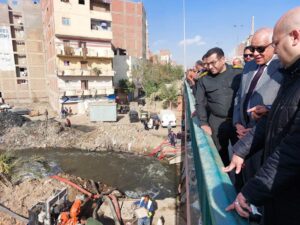  للقضاء على التلوث وخلق محور مروري حيوى  محافظ الجيزة يتفقد ميدانيا ً أعمال مشروع تحويل مسار مصرف ناهيا