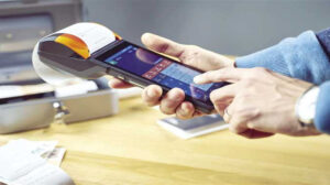 الضرائب: تطبيق التشغيل التجريبي لبرنامج ” فاتورتك حمايتك وجايزتك ” في خمسة مولات