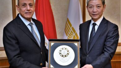 وزير الطيران مع السفير الصينى