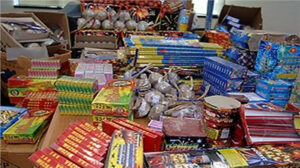 العثور على مليون قطعة ألعاب نارية مخباة داخل مخازن بالقاهرة