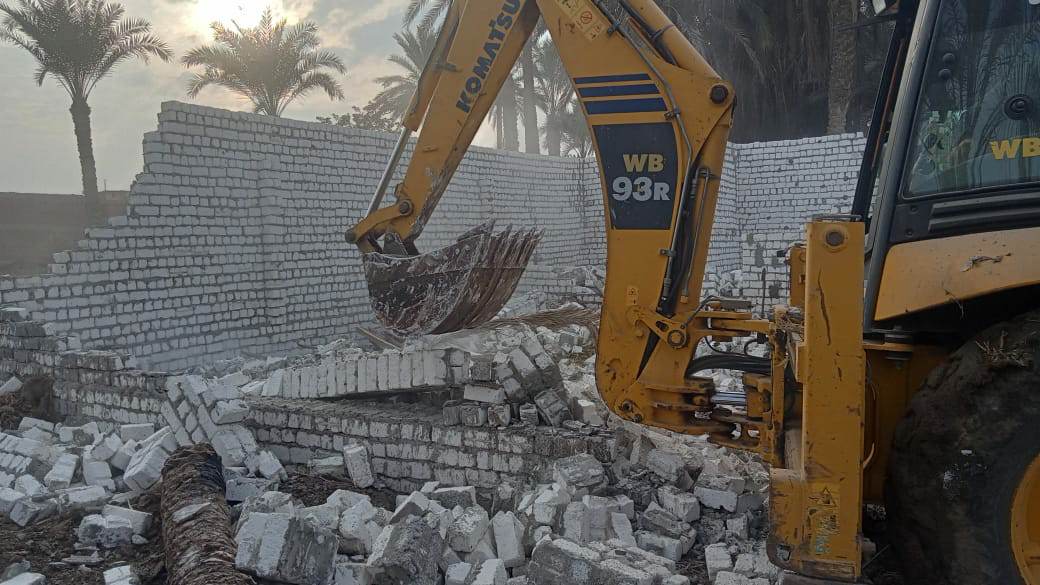 إزالة ١١٠ حاله تعدي علي الاراضي الزراعية وأملاك الدولة بأطفيح ومنشاة القناطر بالجيزة