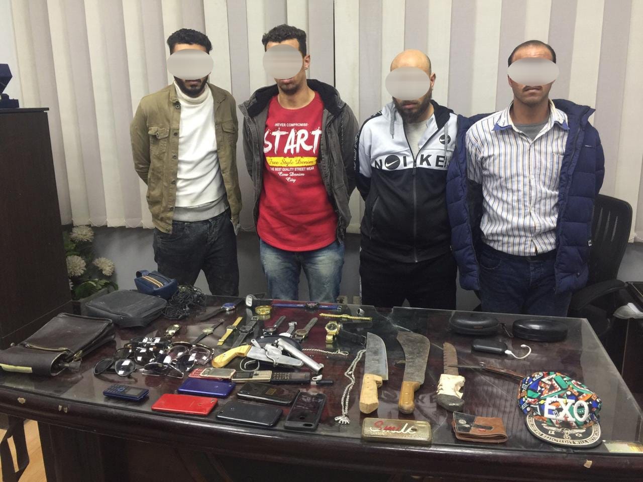 مباحث القاهرة تضبط تشكيل عصابي يسرق متعلقات المواطنين بالنزهة