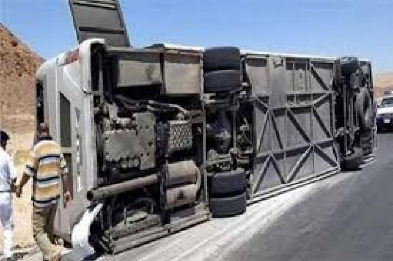 انقلاب ” مينى باص” أعلى الطريق بمنطقة التجمع الأول