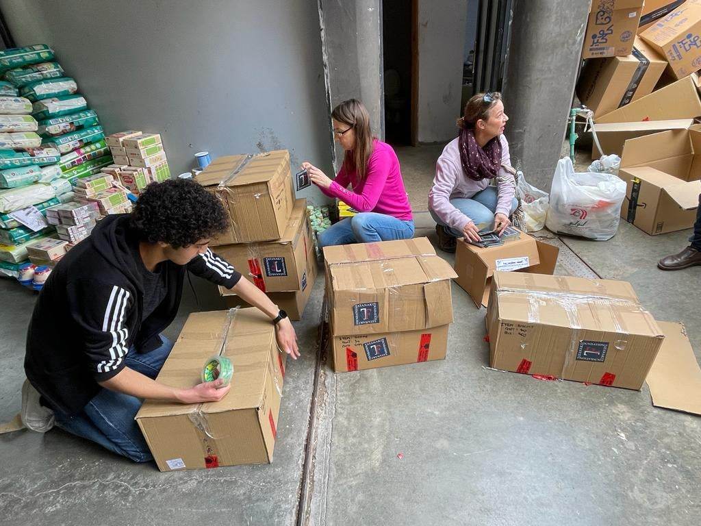  الجاليتين الاماراتيه والليبيه في مصر تجمعا ٢٠٠ طن مساعدات لدعم ضحايا الزلزال في سوريا