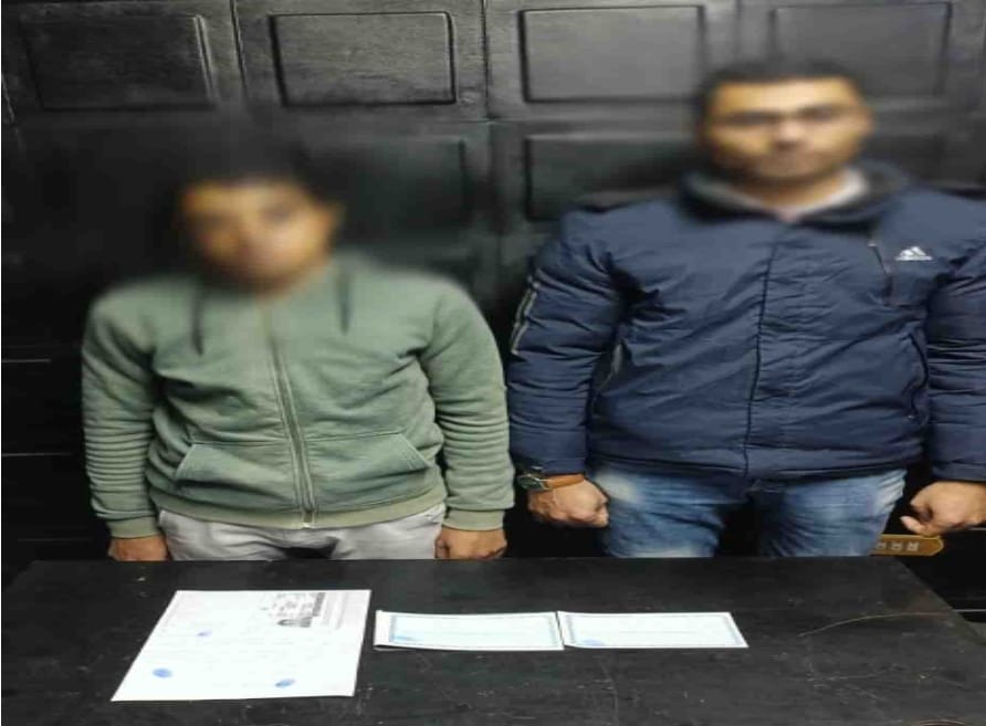 القبض علي المتهمين بإجبار شخص للتوقيع على إيصال أمانة وعقد بيع سيارة ملكه بعابدين