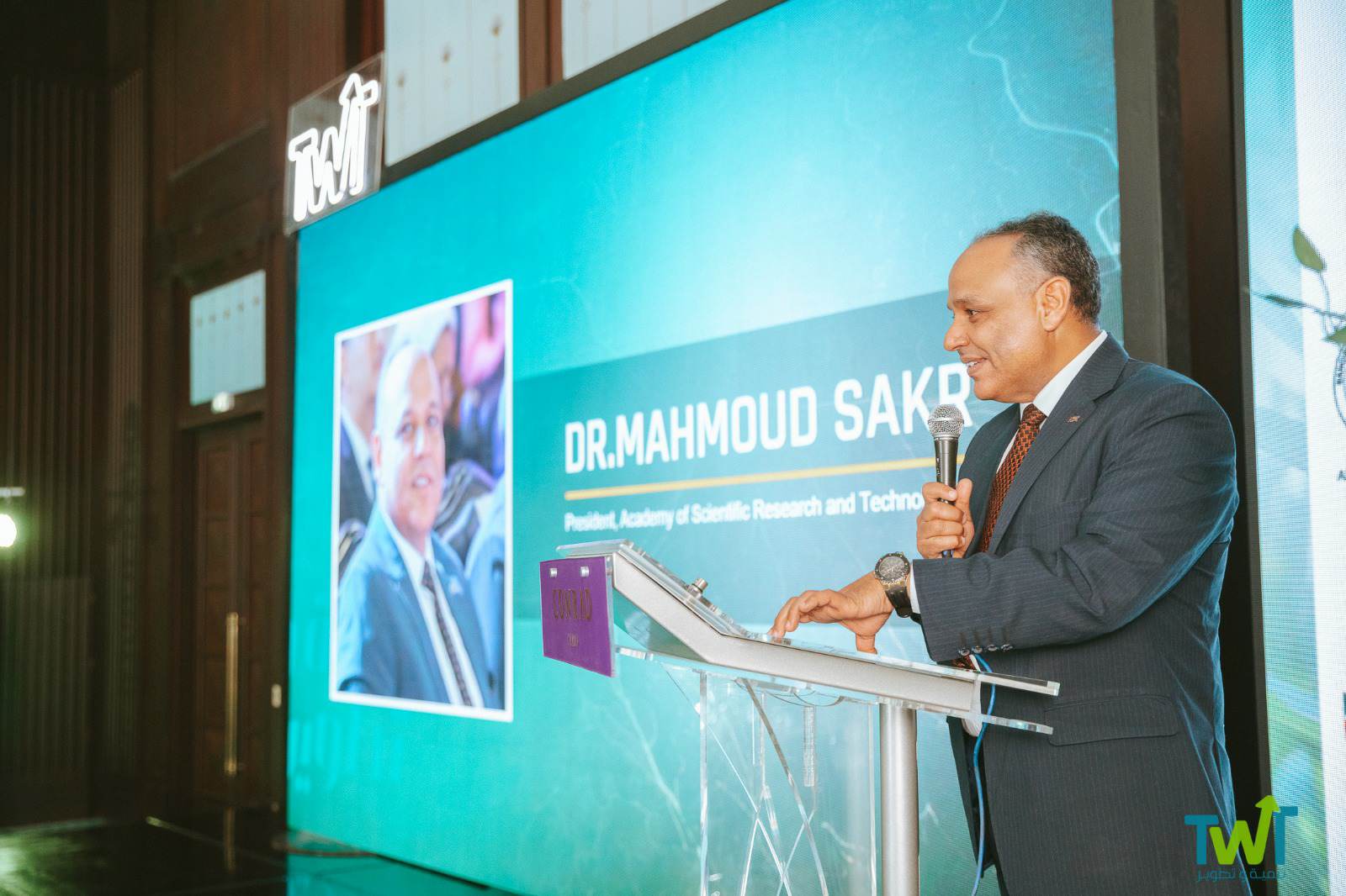 رئيس أكاديمية البحث العلمي يستعرض مخرجات مشروع التطويرلدعم بيئة ريادة الأعمال