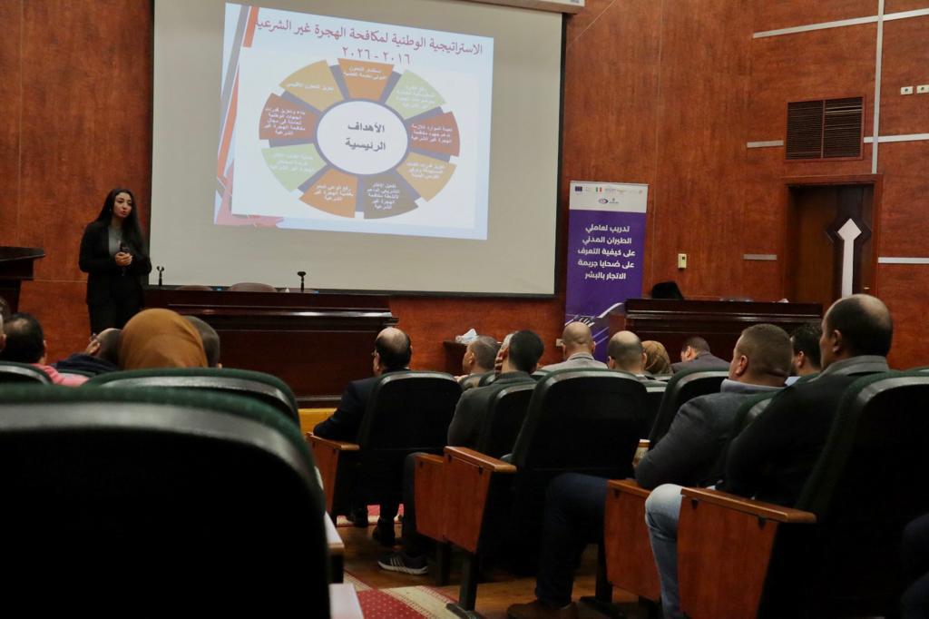 في ندوة بالقابضة للمطارات: التعريف بقضية الإتجار بالبشر وجهود مكافحة الهجرة غير الشرعية