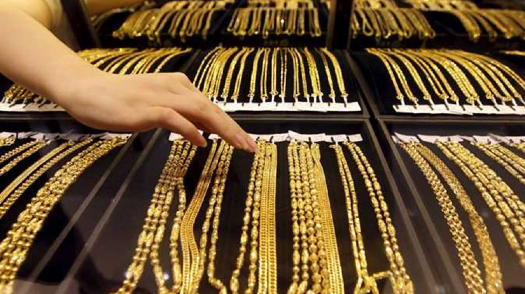 سقوط مسجل خطر سرق مشغولات ذهبية وهواتف بعين شمس