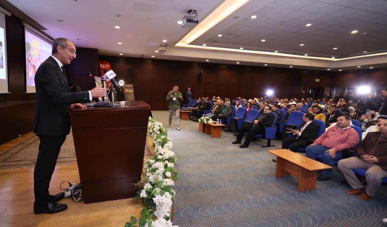 وزير الاتصالات: نحرص على توفير البيئة المحفزة على الإبداع فى صناعة الألعاب الرقمية