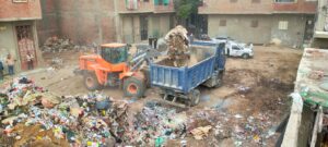 رفع ٦٥٠ طن مخلفات وتراكمات أسفل الدائري بشارع الدكتور بالعمرانية ورسمي مهني