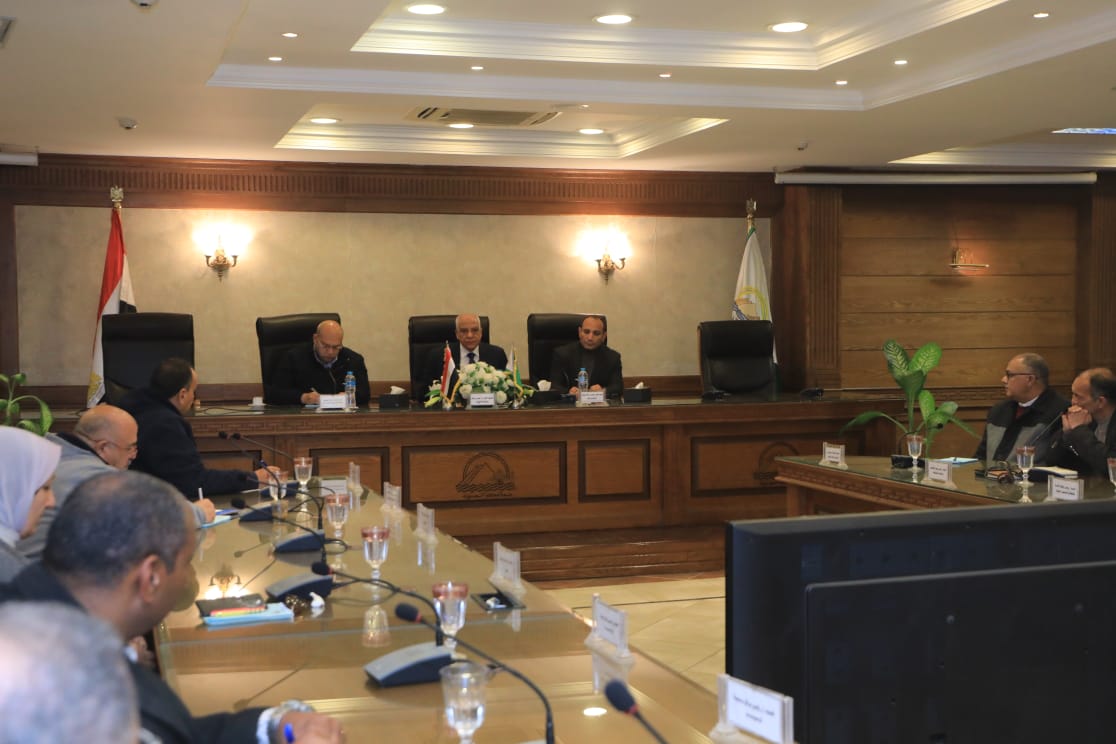 تسريع وتيرة الاعمال في مشروعات الرصف والتطوير بالجيزة